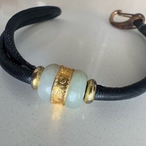 Elegant Jade and Gold Leather Bracelet